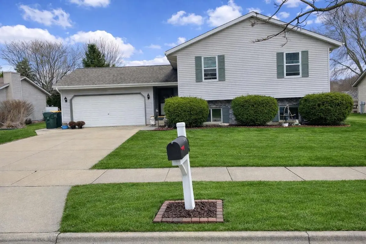 1325 S Indiana AVENUE, West Bend, WI 53095 - #1