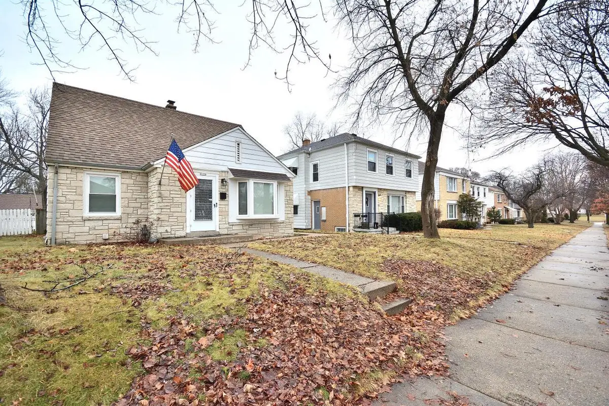 8104 W Center STREET, Milwaukee, WI 53222 - #1