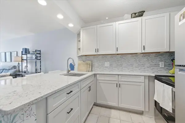 929 N Astor STREET #405, Milwaukee, WI 53202