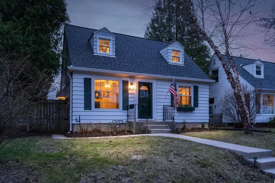 8011 W Center STREET, Milwaukee, WI 53222 - #2