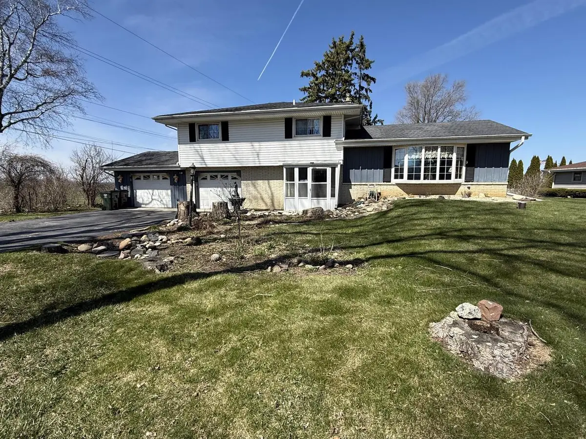 21970 W Mac Gregor DRIVE, New Berlin, WI 53146 - #1