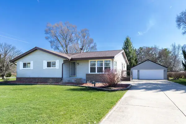 S17W37015 Henry STREET, Dousman, WI 53118