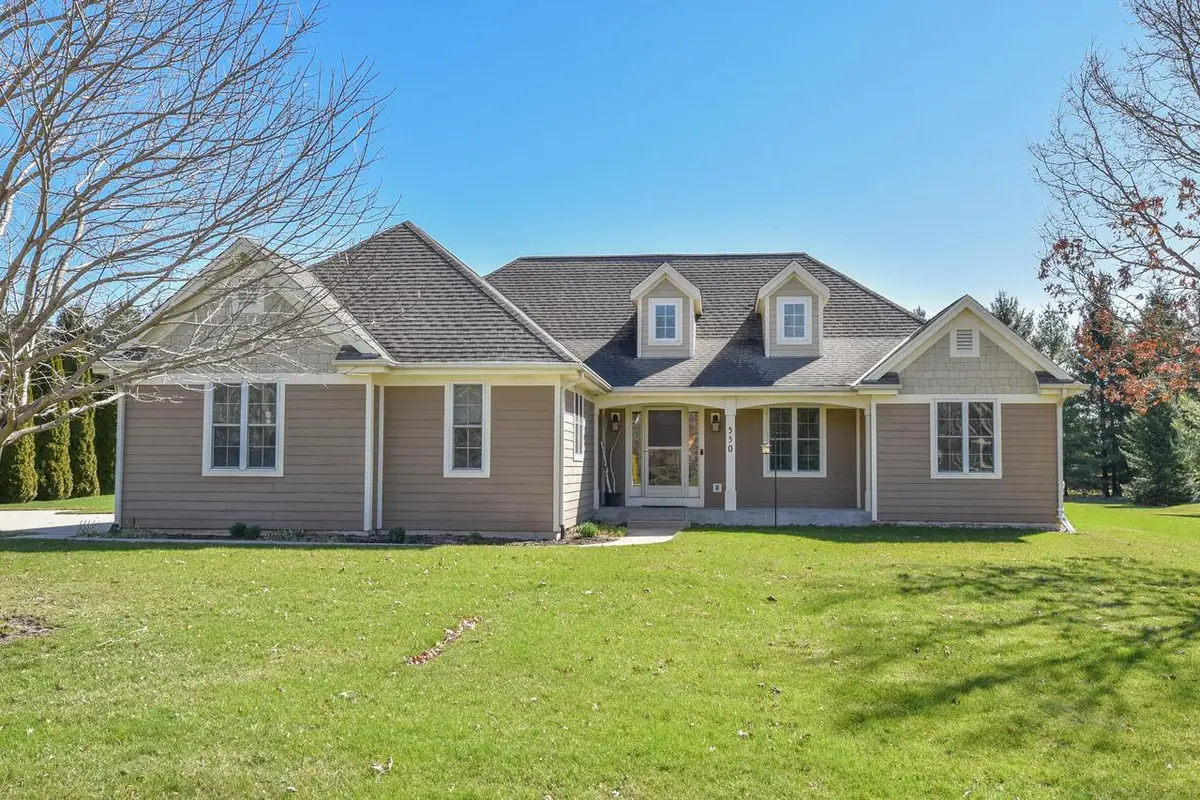 550 Hunters CROSSING S, Slinger, WI 53086 - #1