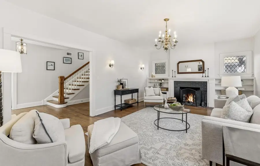 2937 N Summit AVENUE, Milwaukee, WI 53211 - #2