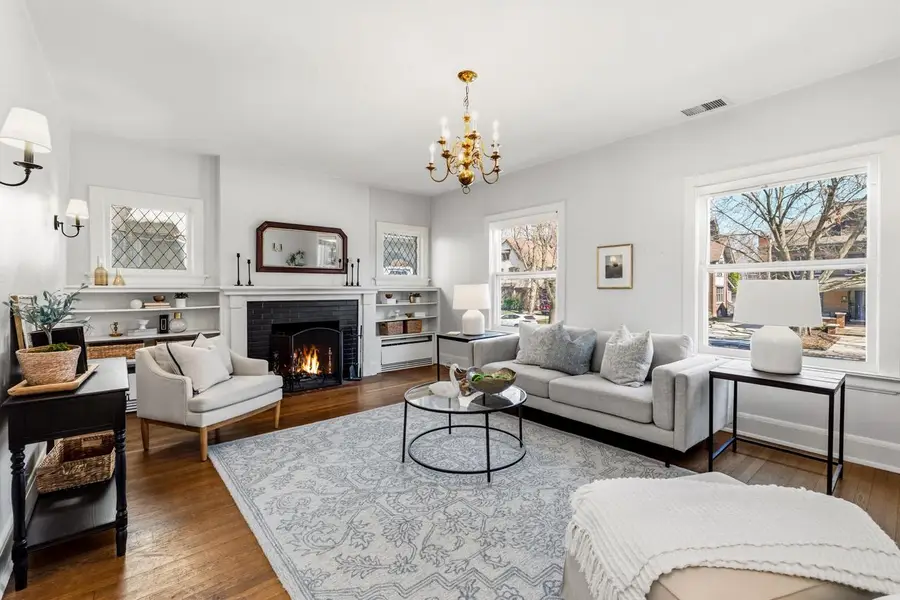 2937 N Summit AVENUE, Milwaukee, WI 53211 - #3