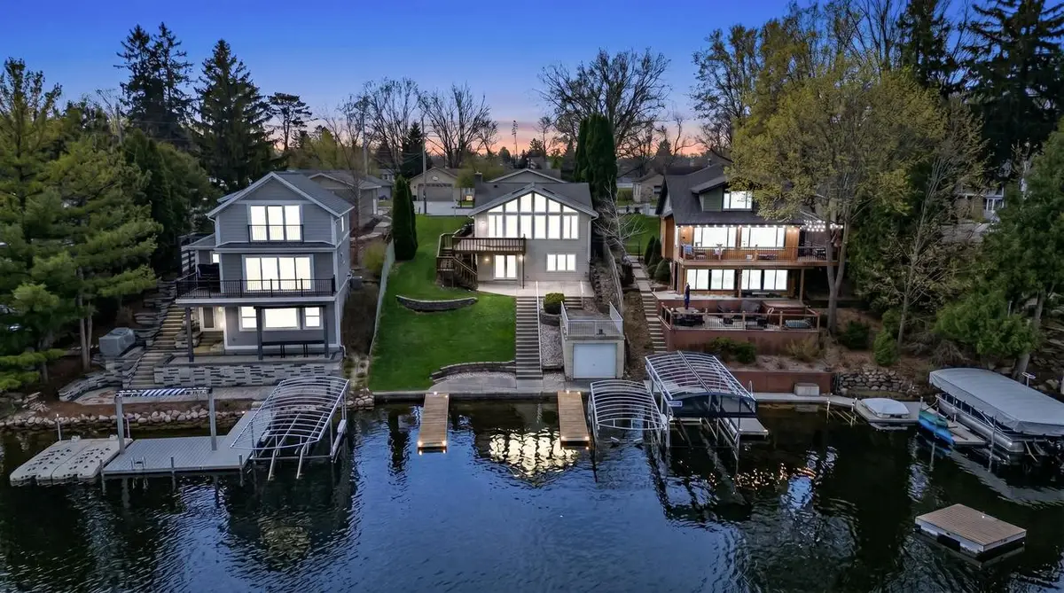 N50W35328 Wisconsin AVENUE, Oconomowoc, WI 53066 - #1