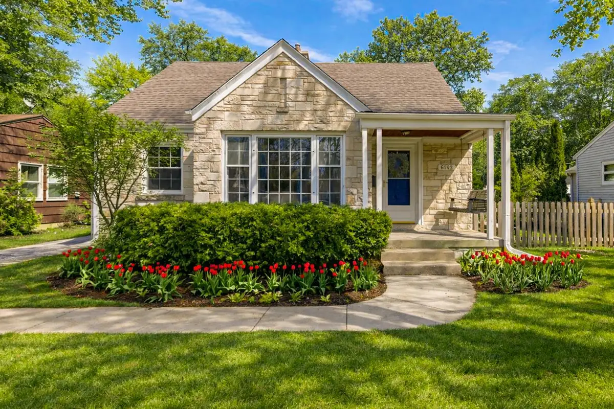 6142 N Apple Blossom LANE, Milwaukee, WI 53217 - #1