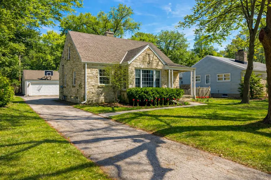 6142 N Apple Blossom LANE, Milwaukee, WI 53217 - #2