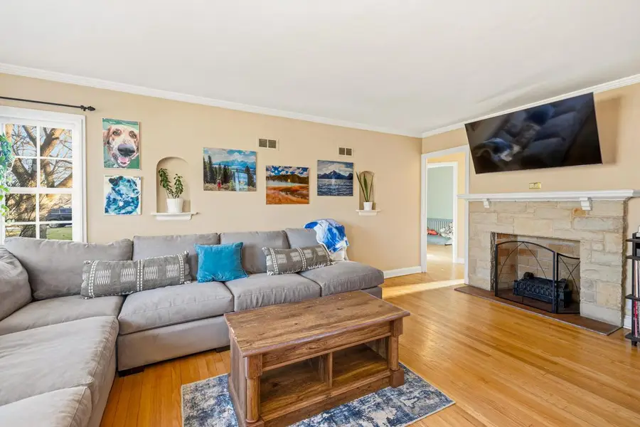 6142 N Apple Blossom LANE, Milwaukee, WI 53217 - #3