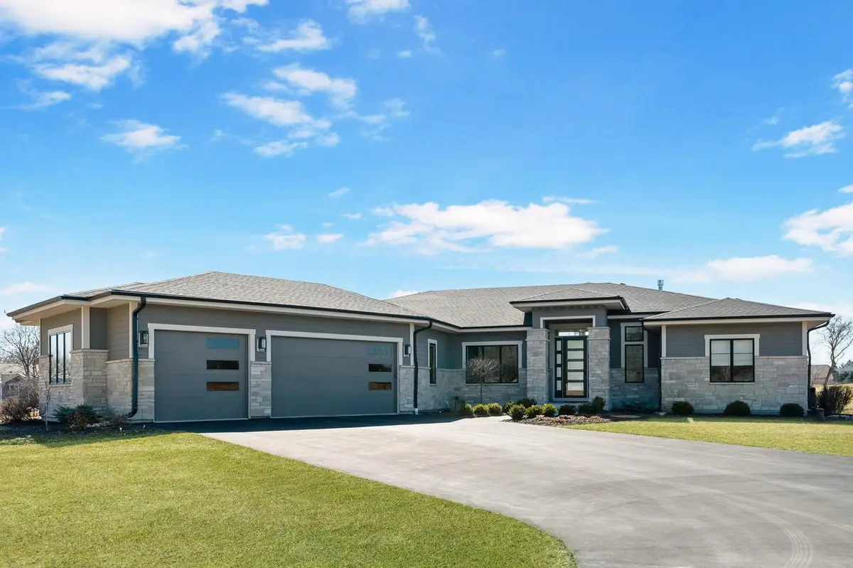 S17W30381 Hazeltine COURT, Waukesha, WI 53188 - #1