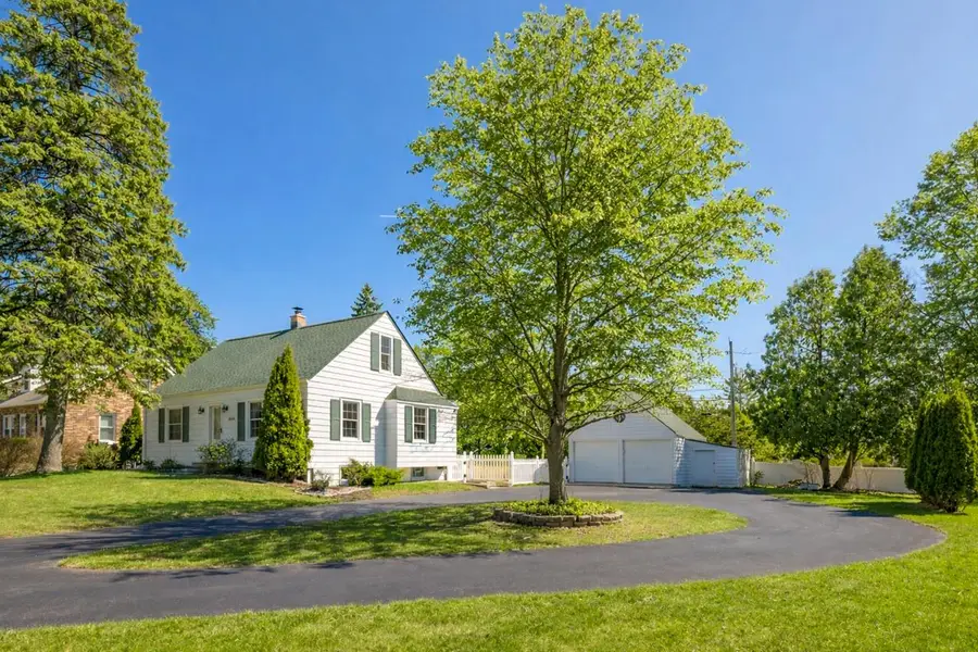 8550 N Regent ROAD, Fox Point, WI 53217 - #3