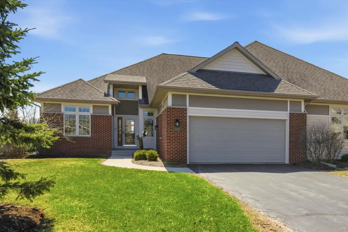 1909 Blue Spruce COURT, Grafton, WI 53024 - #1