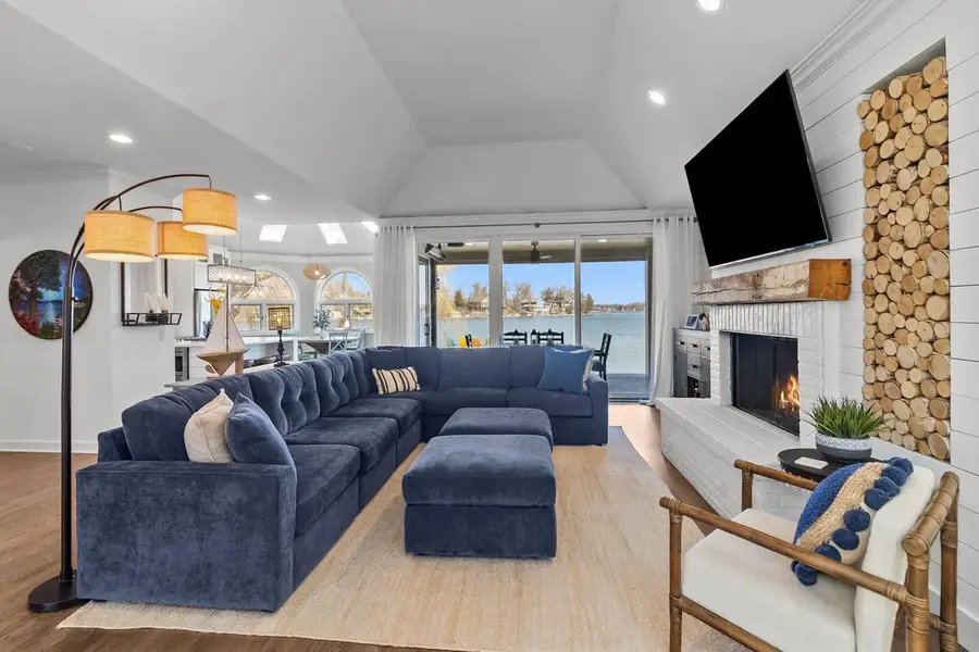 298 W Park DRIVE, Twin Lakes, WI 53181 - #2