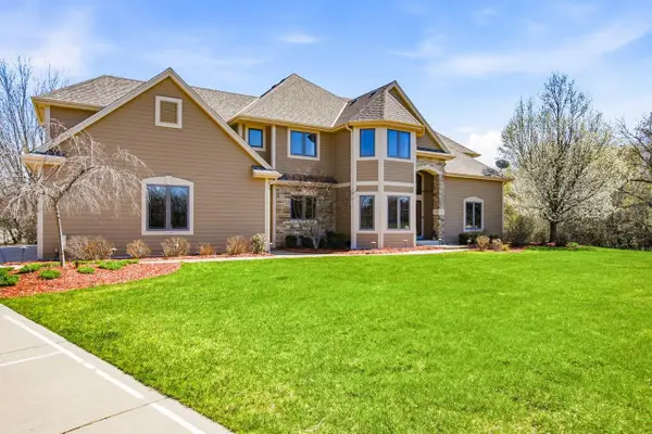 3130 S Country LANE, New Berlin, WI 53146