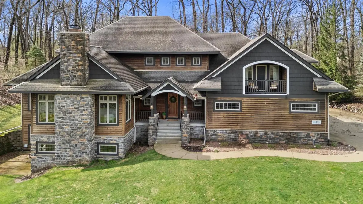 N51W28373 Maes Walke, Pewaukee, WI 53072 - #1