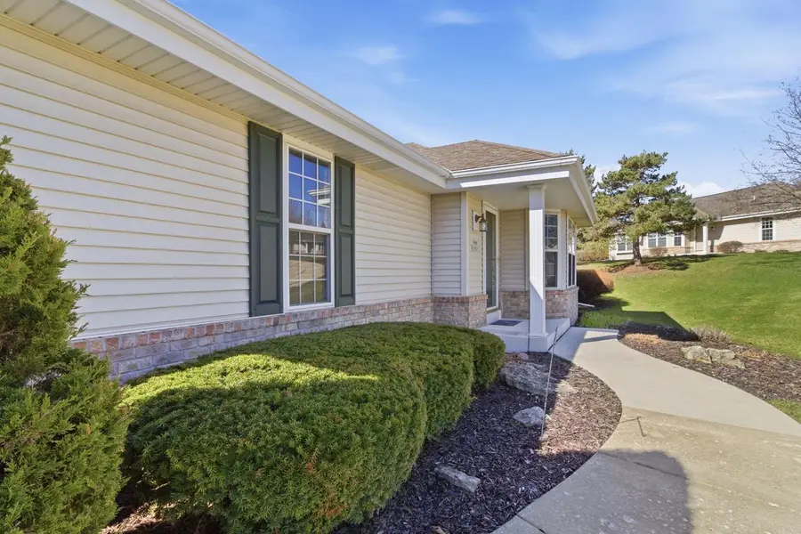 N96W14211 Knollcrest CIRCLE, Germantown, WI 53022 - #2