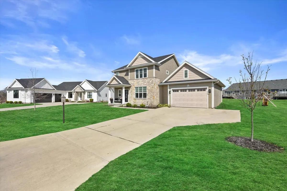 N62W21744 Masters DRIVE, Menomonee Falls, WI 53051 - #1