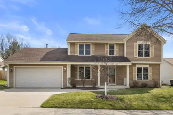 1905 Cliff Alex COURT N, Waukesha, WI 53189