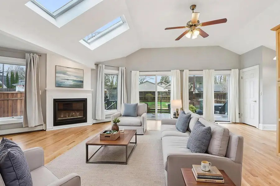 4925 N Bartlett AVENUE, Whitefish Bay, WI 53217 - #2