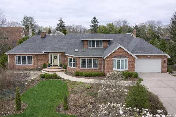 6044 N Lake DRIVE, Whitefish Bay, WI 53217