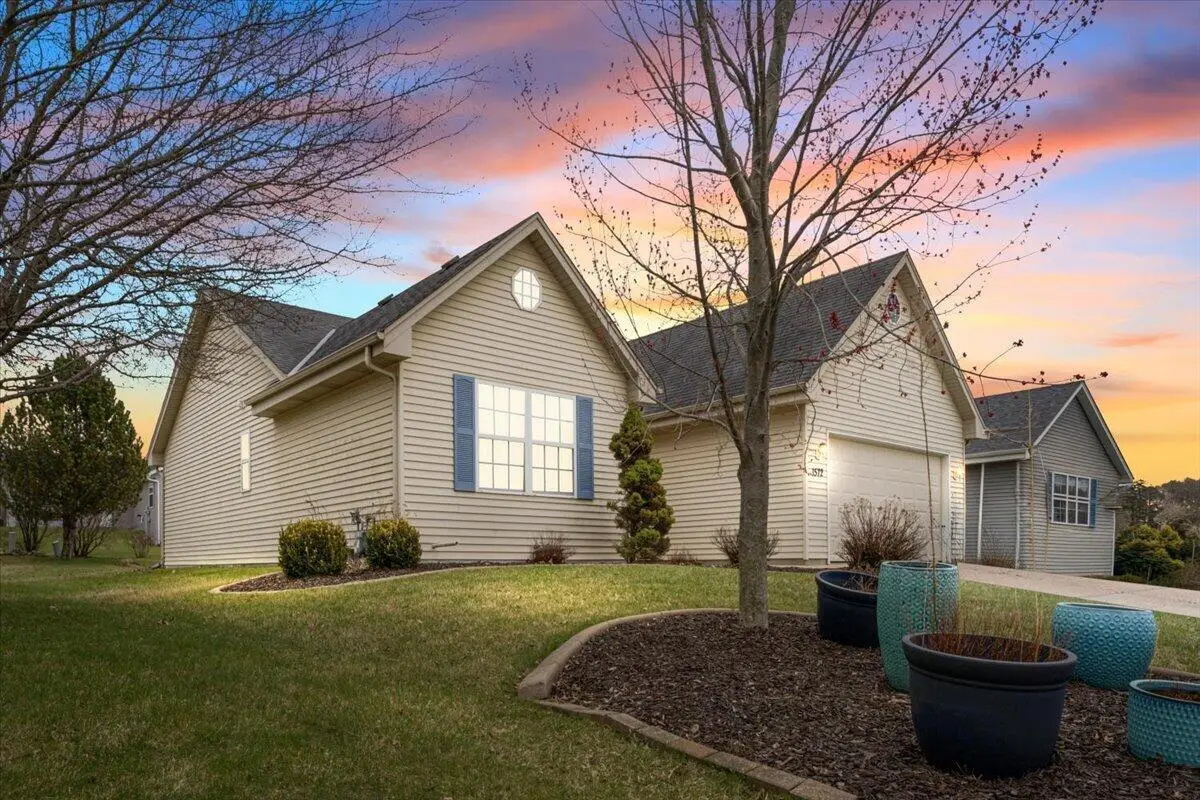 1572 Falcon DRIVE, Hartford, WI 53027 - #1