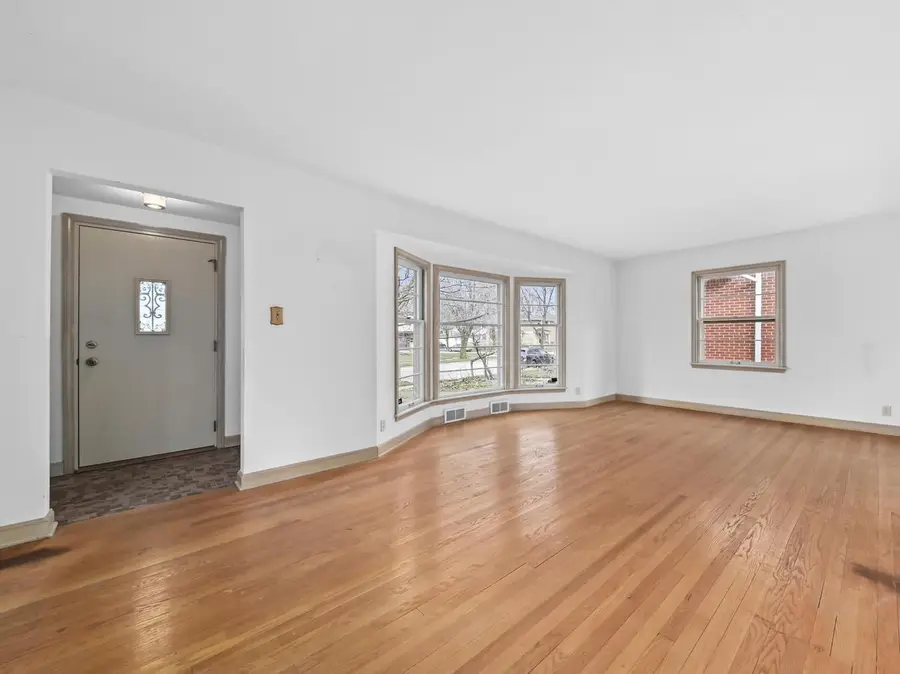 4332 N Sheffield AVENUE, Shorewood, WI 53211 - #3