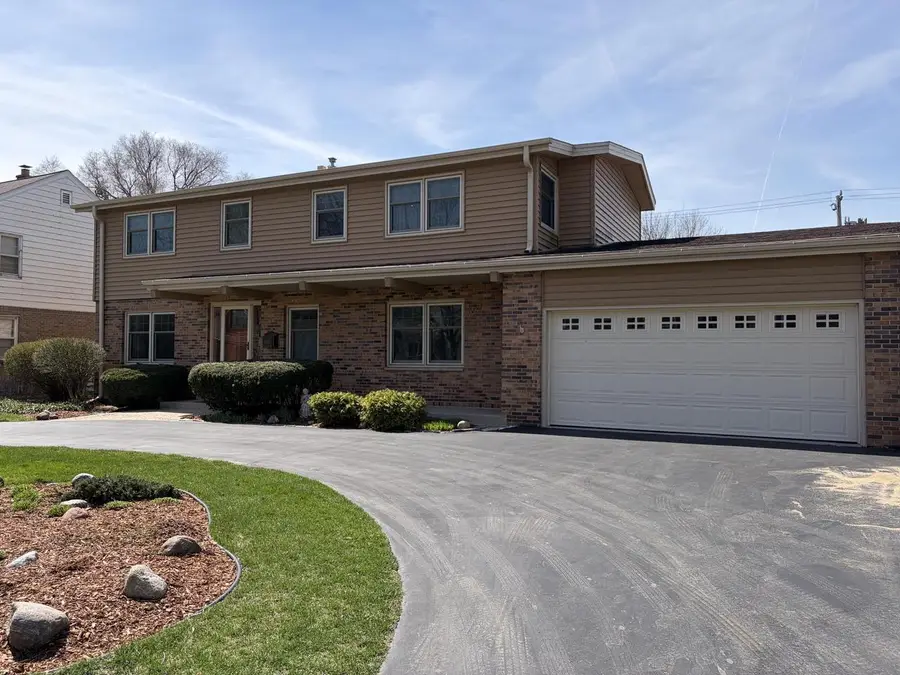 5129 N Woodburn STREET, Whitefish Bay, WI 53217 - #2