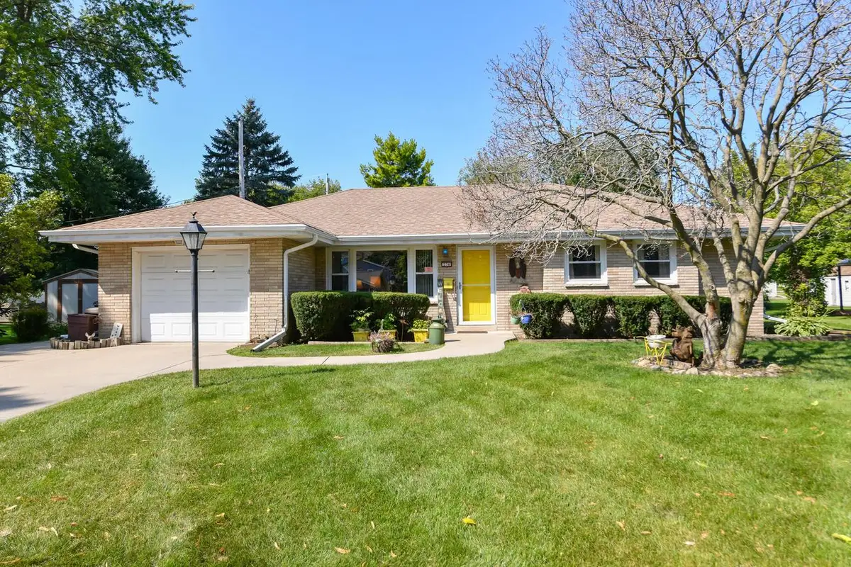 234 Millwood LANE, Waukesha, WI 53188 - #1