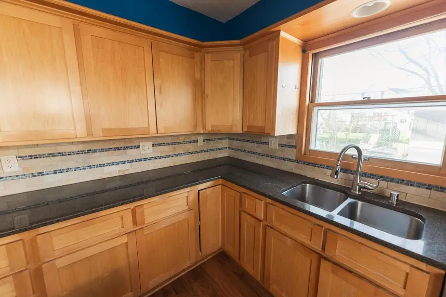 6922 W Wisconsin AVENUE, Wauwatosa, WI 53213 - #2