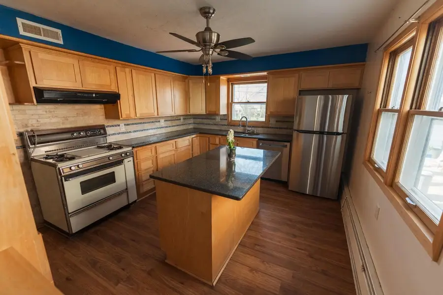 6922 W Wisconsin AVENUE, Wauwatosa, WI 53213 - #3