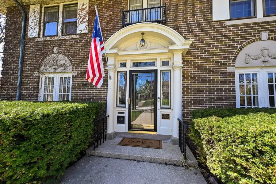 6139 Washington CIRCLE, Wauwatosa, WI 53213 - #2