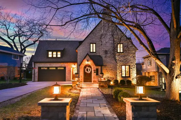8204 Brookside PLACE, Wauwatosa, WI 53213