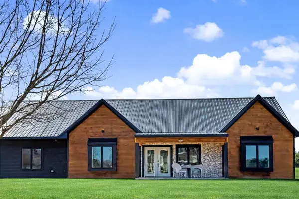 1401 Devon ROAD, Burlington, WI 53105