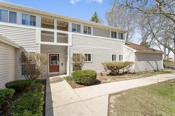 863 W Puetz ROAD, Oak Creek, WI 53154