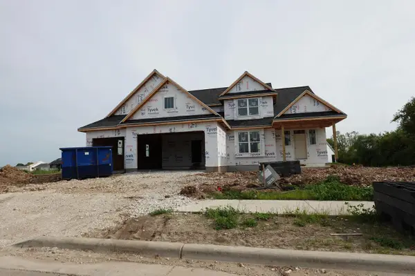 1301 Lynn CIRCLE, Oconomowoc, WI 53066