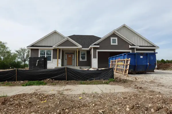 1302 Lynn CIRCLE, Oconomowoc, WI 53066