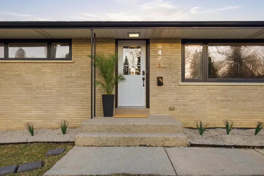 5440 N Navajo AVENUE, Glendale, WI 53217 - #2