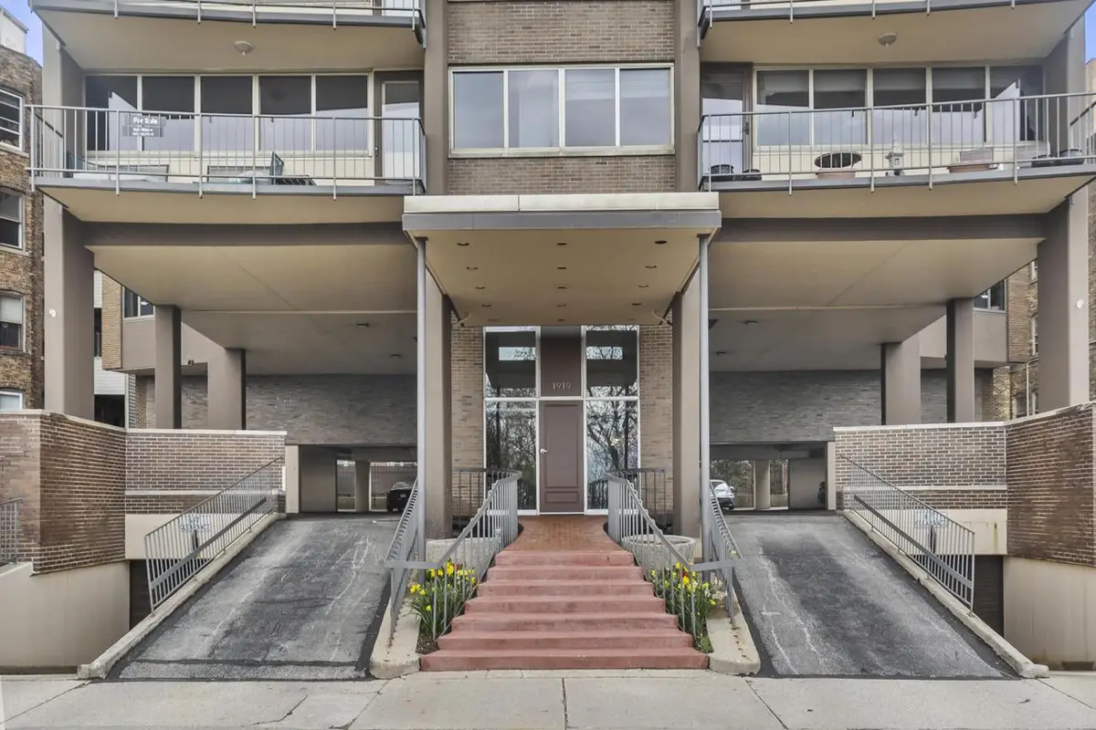 1919 N Summit AVENUE #1A, Milwaukee, WI 53202 - #1