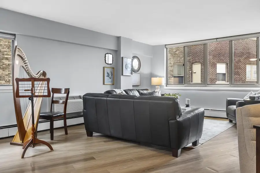 1919 N Summit AVENUE #1A, Milwaukee, WI 53202 - #2