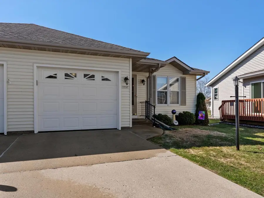 1737 Cedar COURT, Manitowoc, WI 54220 - #2