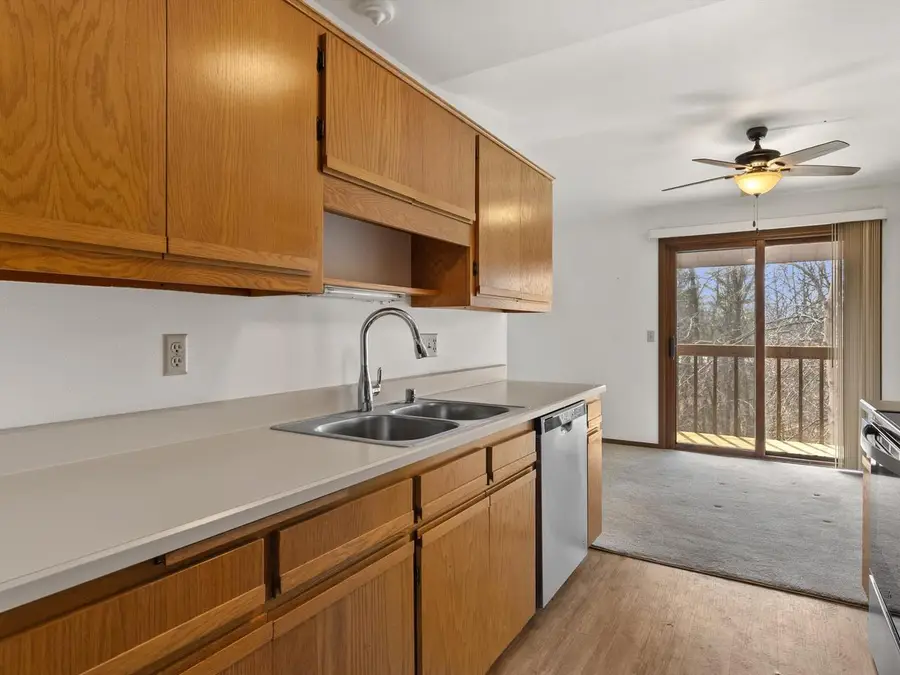 910 E Cedar AVENUE #403, Manitowoc, WI 54220 - #3