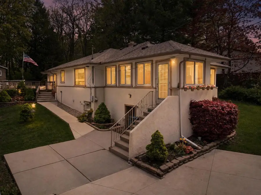 408 Valley ROAD, Twin Lakes, WI 53181 - #2