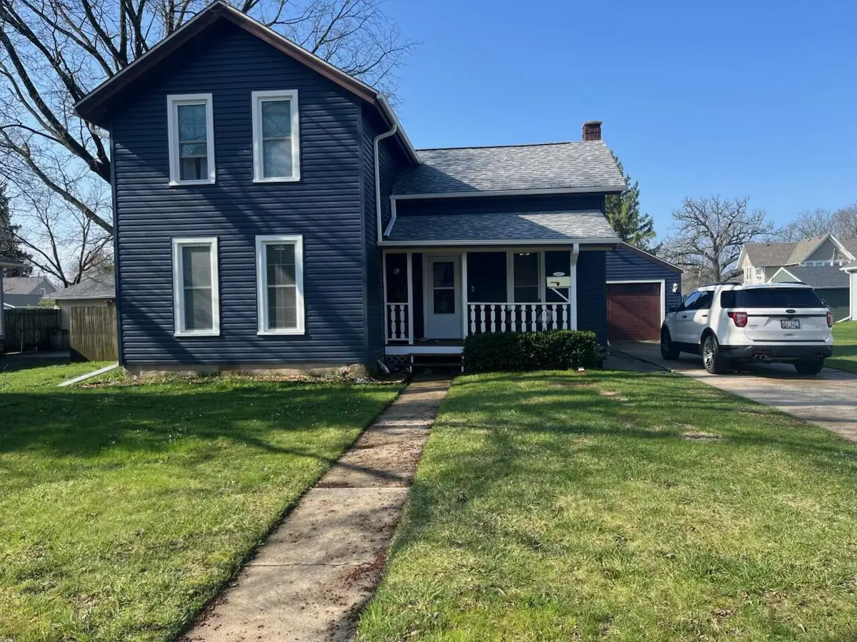 517 E Union STREET, Oconomowoc, WI 53066 - #1