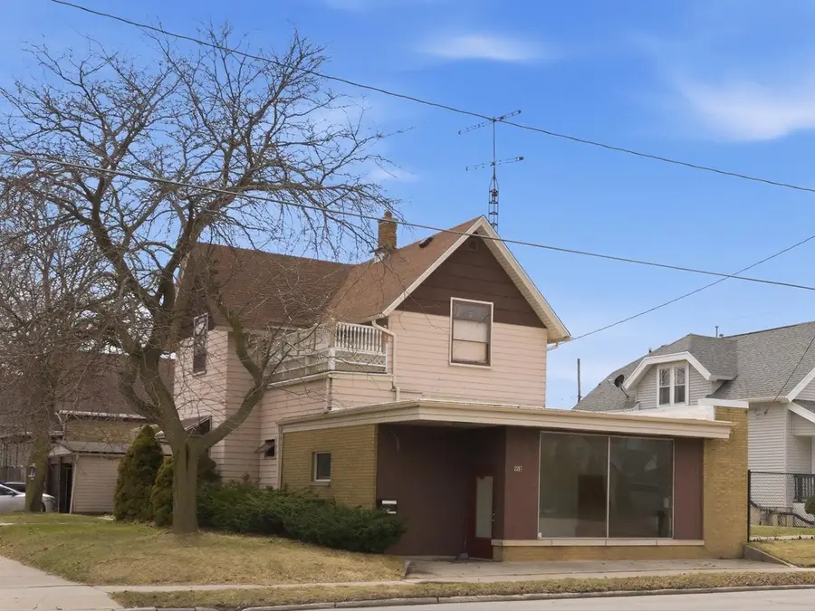 2201 Washington STREET, Manitowoc, WI 54220 - #2