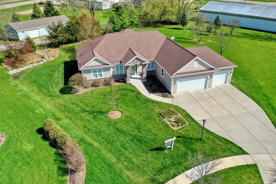 1404 Whitetail RUN, Mukwonago, WI 53149 - #2