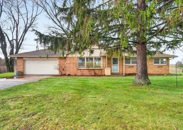 8705 Donges Bay ROAD, Mequon, WI 53097