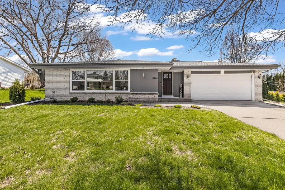 1621 Pine STREET, Grafton, WI 53024 - #1