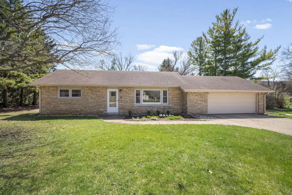 N69W21023 Pleasant STREET, Menomonee Falls, WI 53051 - #1