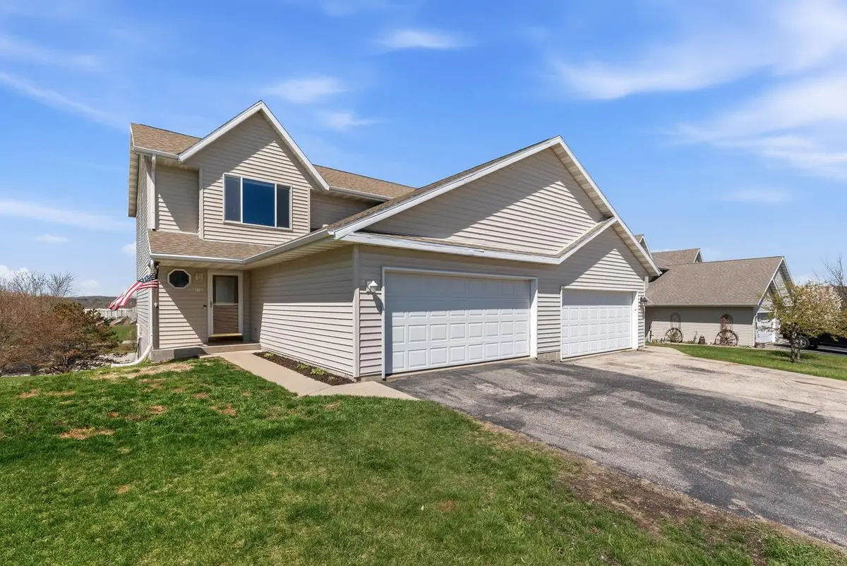1126 Autumn DRIVE, West Bend, WI 53090 - #1