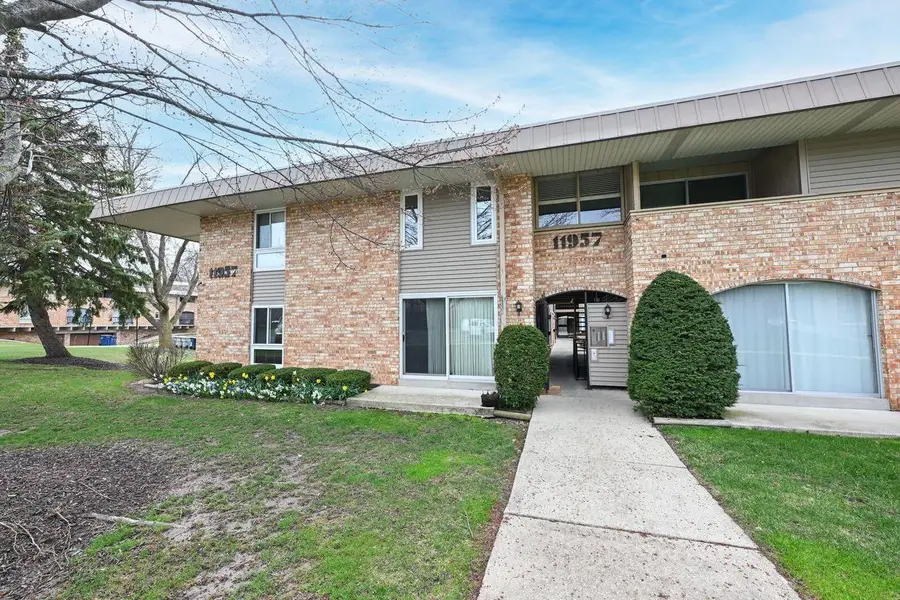 11957 W Appleton AVENUE #8, Milwaukee, WI 53224 - #3